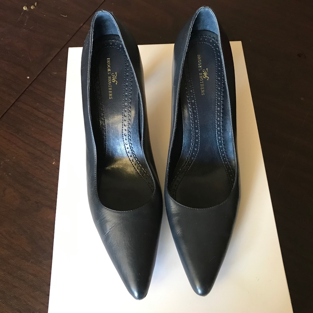 Brooks Brothers Navy Blue leather heels size 9